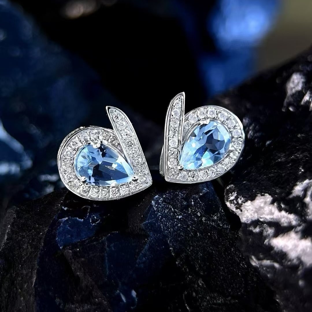 14k Gold 1.04 Ctw Natural Aquamarine & Diamond Earrings: Ref:230971111 // gold content:14k gold // main gemstone:aquamarine // shape:pear // carat weight:0. 76ct // color:blue // treatment:natural // // adjacent gemstone 2 : diamond // shape:round //