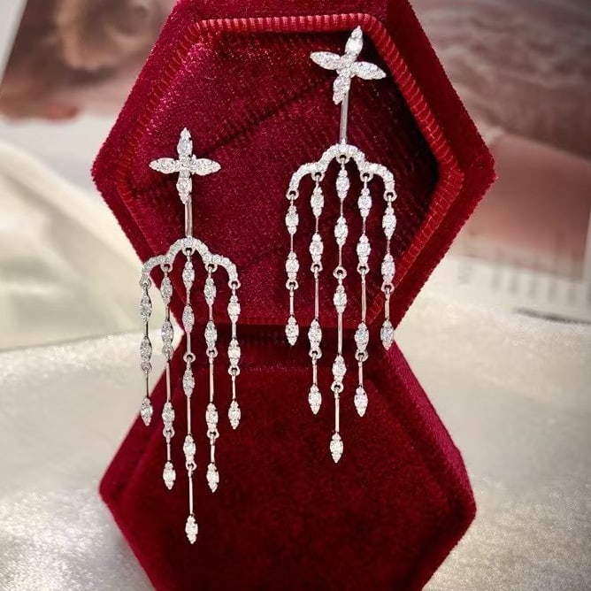 14k Gold 1.26 Ct Natural H Diamond Earrings: Ref:230971118 // gold content:14k gold // main gemstone:diamond // shape:round // carat weight:1. 26ct // clarity grade:vs-si // color:h // treatment:natural // cut grade:g // Condition: NewLow