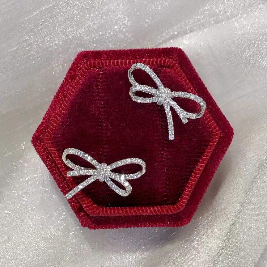 14k Gold 0.78 Ct Natural H Diamond Earrings: Ref:230971120 // gold content:14k gold // main gemstone:diamond // shape:round // carat weight:0. 78ct // clarity grade:vs-si // color:h // treatment:natural // cut grade:g // Condition: NewLow