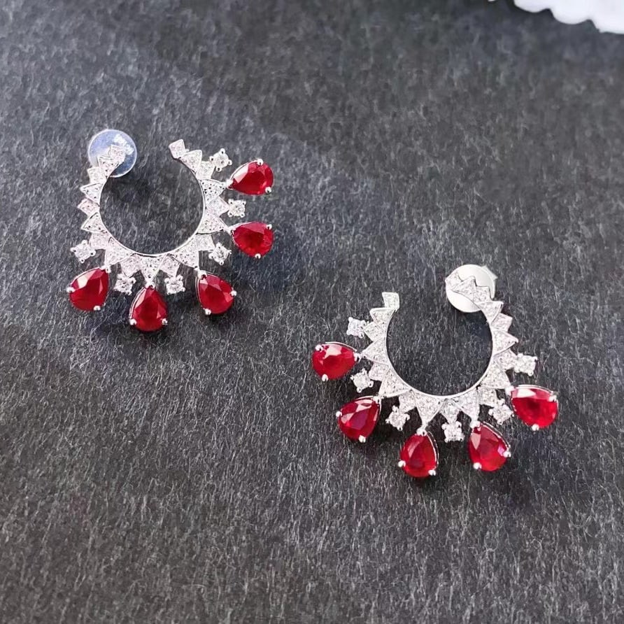 14k Gold 2.3 Ctw Vivid Red Natural Ruby & Diamond Earrings: Ref:230971121 // gold content:14k gold // main gemstone:ruby // shape:pear // carat weight:2ct // color:vivid red // treatment:natural // // adjacent gemstone 2 : diamond // shape:round // carat