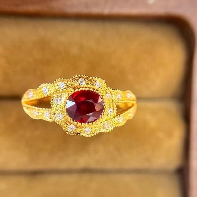 14k Gold 1.14 Ctw Natural Ruby & Diamond Ring: Ref:230971125 // gold content:14k gold // ring size:7. 25us // // main gemstone:ruby // shape:oval // carat weight:1. 05ct // color:pigeonblood red // treatment:natural // // adjacent gemstone 2 : dia