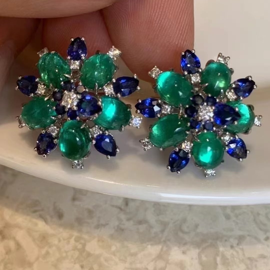 14k Gold 8.83 Ctw Natural Emerald & Sapphire Earrings: Ref:230971139 // gold content:14k gold // main gemstone:emerald // shape:oval // carat weight:6. 05ct // color:green // treatment:natural // // adjacent gemstone 2 : sapphire // shape:multiply //