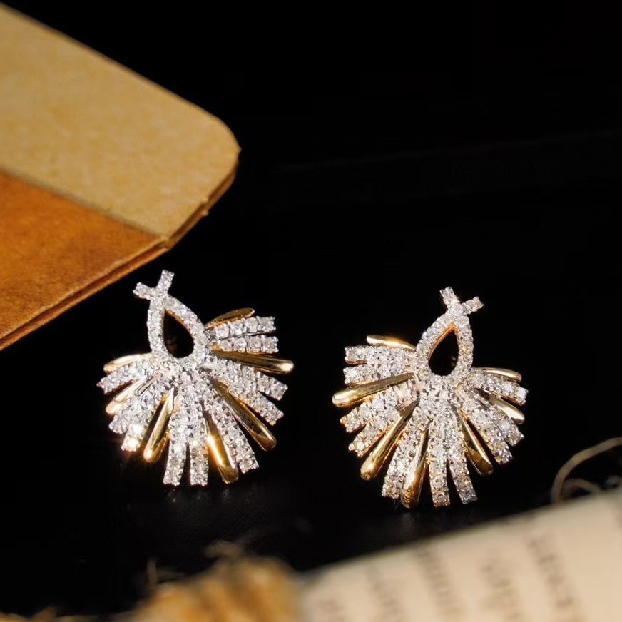 14k Gold 0.52 Ct Natural H Diamond Earrings: Ref:230971150 // gold content:14k gold // main gemstone:diamond // shape:round // carat weight:0. 52ct // clarity grade:vs-si // color:h // treatment:natural // cut grade:g // Low Estimate: