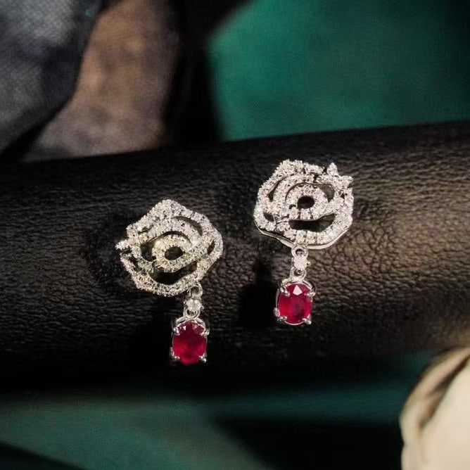 14k Gold 0.5 Ct Natural Ruby & Diamond Earrings: Ref:230971173 // gold content:14k gold // main gemstone:ruby // shape:oval // carat weight:0. 5ct // color:pigeonblood red // treatment:natural // // adjacent gemstone 2 : diamond // shape:round //