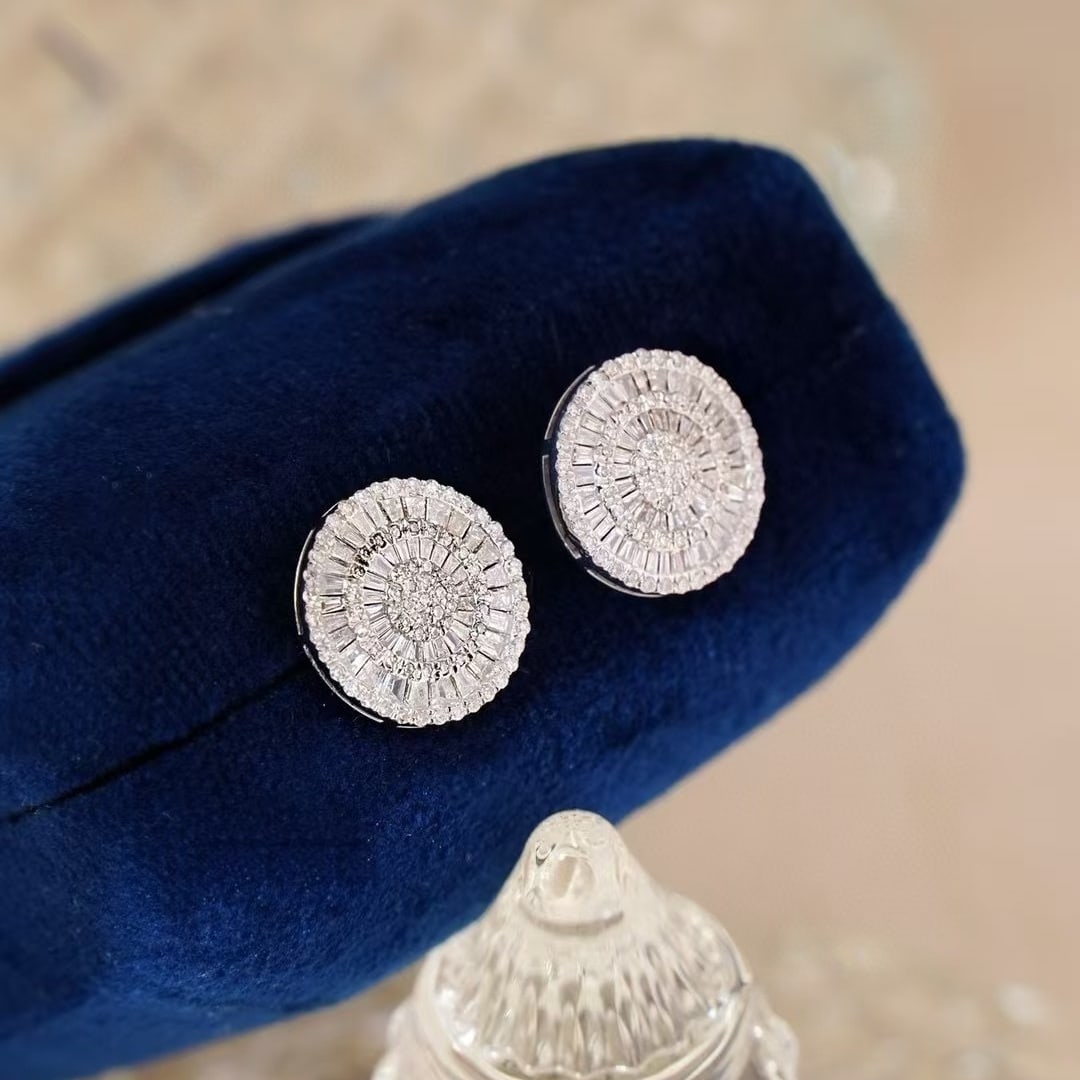 14k Gold 1.2 Ct Natural H Diamond Earrings: Ref:230971174 // gold content:14k gold // main gemstone:diamond // shape:multiply // carat weight:1. 2ct // clarity grade:vs-si // color:h // treatment:natural // Condition: New Low Estimate: 3300 Hi