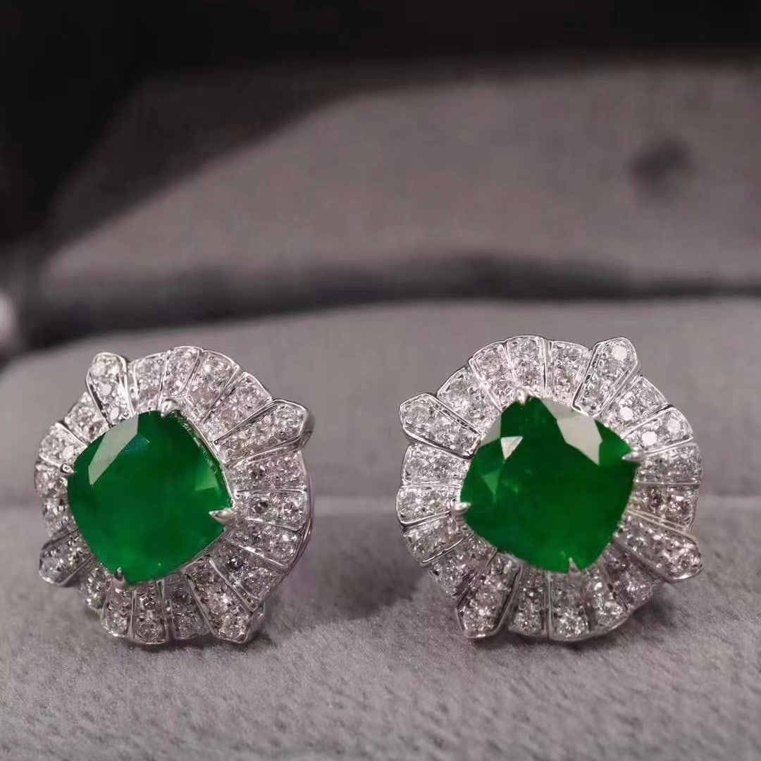 14k Gold 2.88 Ctw Vivid Green Natural Emerald & Diamond Earrings - 3