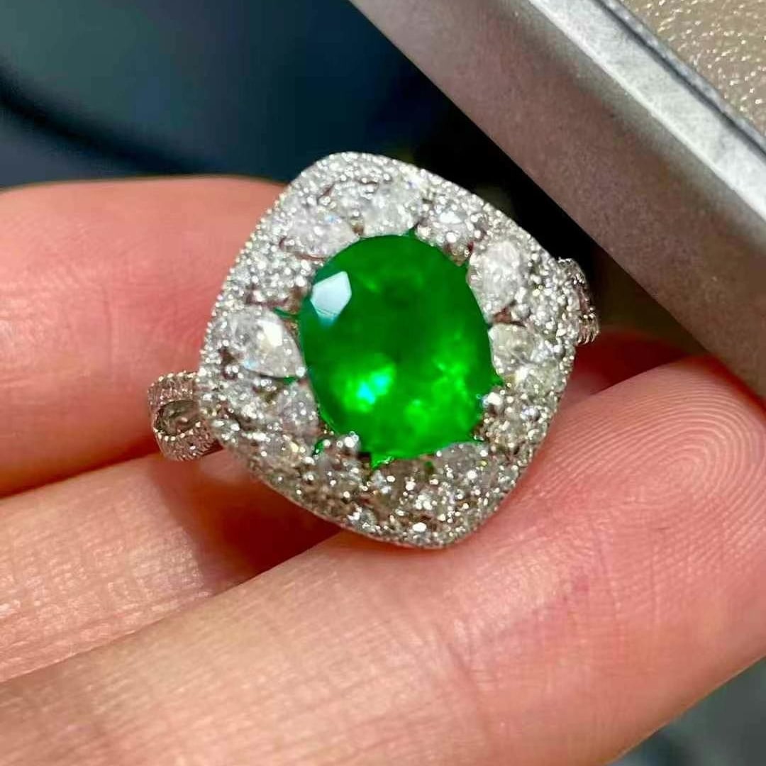 14k Gold 1.6 Ct Vivid Green Natural Emerald & Diamond Ring: Ref:230971194 // gold content:14k gold // ring size:7. 25us // // main gemstone:emerald // shape:oval // carat weight:1. 6ct // color:vivid green // treatment:natural // // adjacent gemstone 2 :