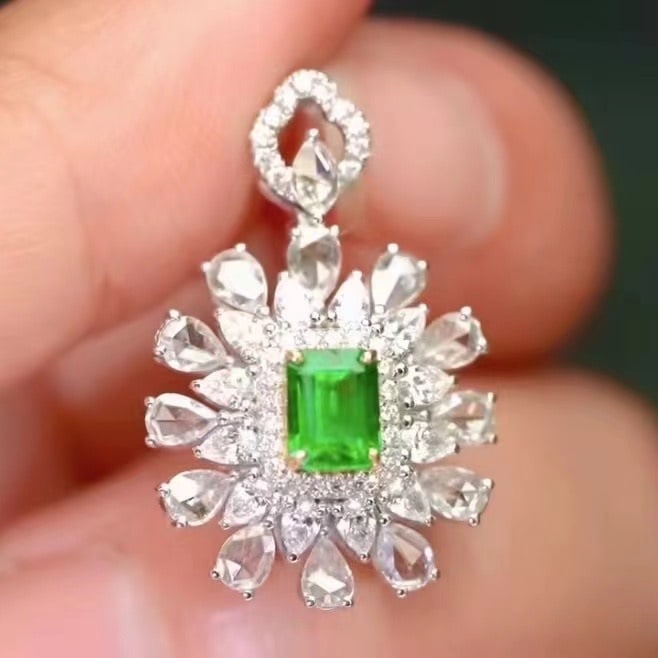 14k Gold 1.85 Ctw Natural Emerald & Diamond Pendant( Without Chain ) (1 of 5)