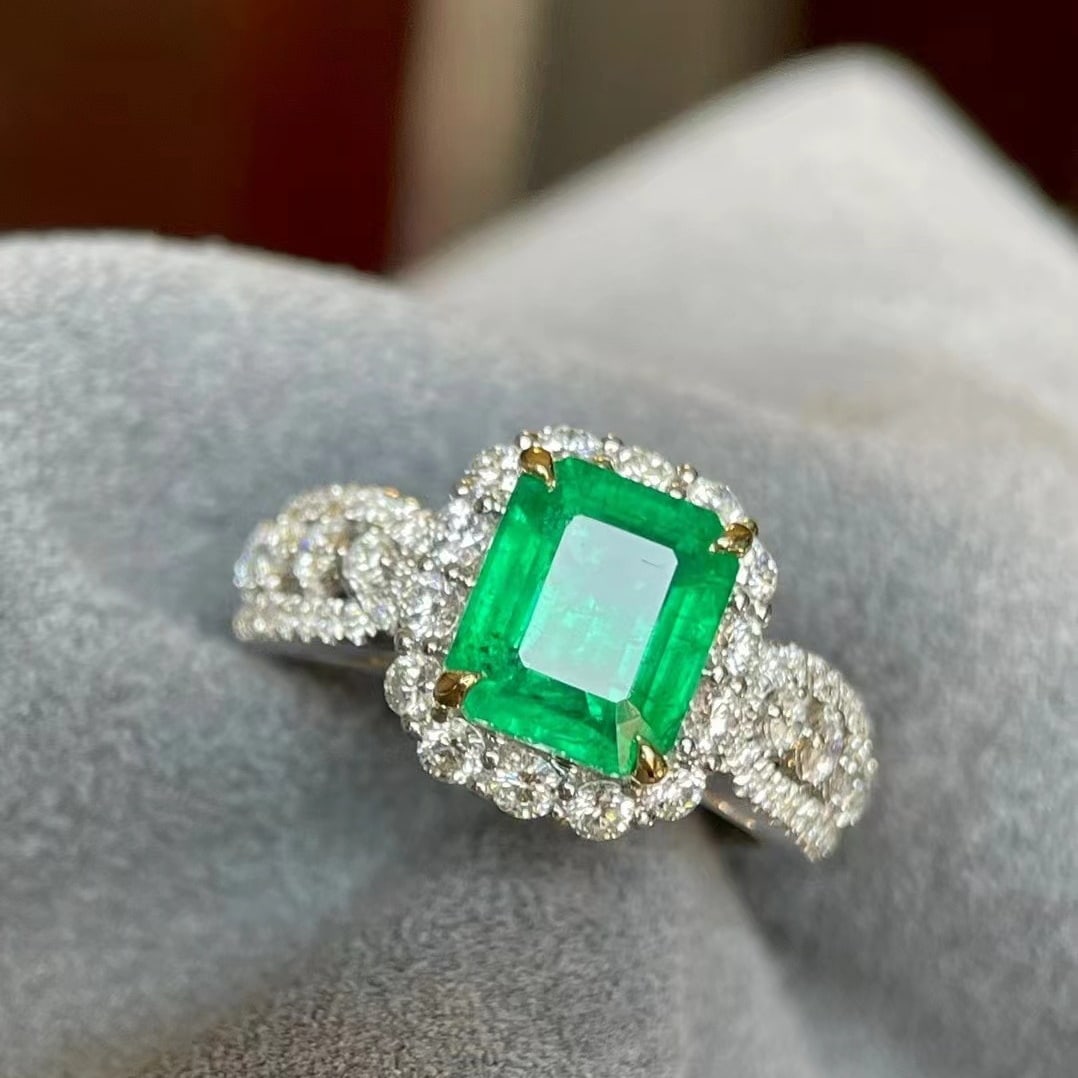 14k Gold 3.09 Ctw Vivid Green Natural Emerald & Diamond Ring: Ref:230971220 // gold content:14k gold // ring size:7. 25us // // main gemstone:emerald // shape:octagonal // carat weight:2. 33ct // color:vivid green // treatment:natural // // adjacent gemstone 2 :