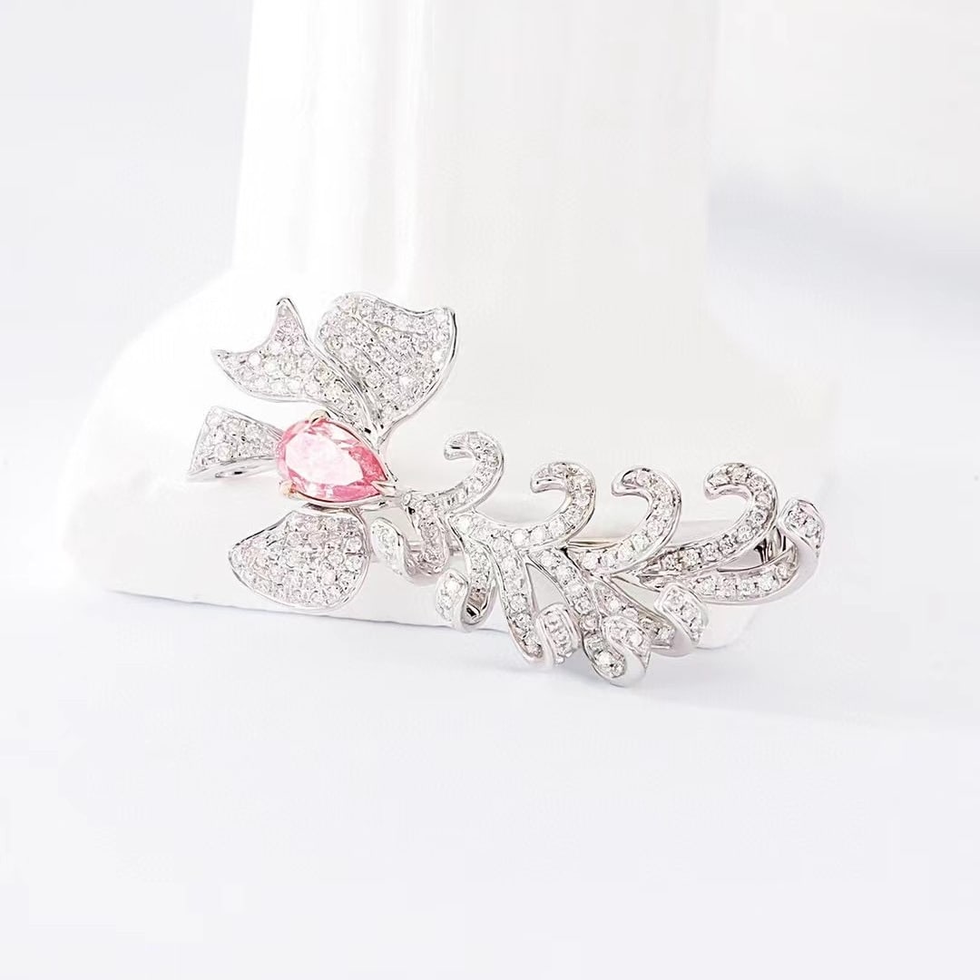 14k Gold 0.65 Ctw Natural Pink Diamond & Diamond Brooch/pendant( Without Chain ): Ref:230971222 // gold content:14k gold // main gemstone:pink diamond // shape:pear // carat weight:0. 33ct // color:pink // treatment:natural // // adjacent gemstone 2 : diamond // shape:round //