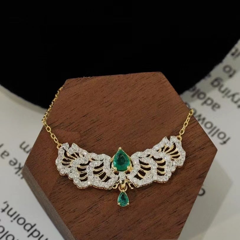 14k Gold 0.93 Ct Natural Emerald & Diamond Necklace: Ref:230971228 // gold content:14k gold // main gemstone:emerald // shape:pear // carat weight:0. 93ct // color:green // treatment:natural // // adjacent gemstone 2 : diamond // shape:round //