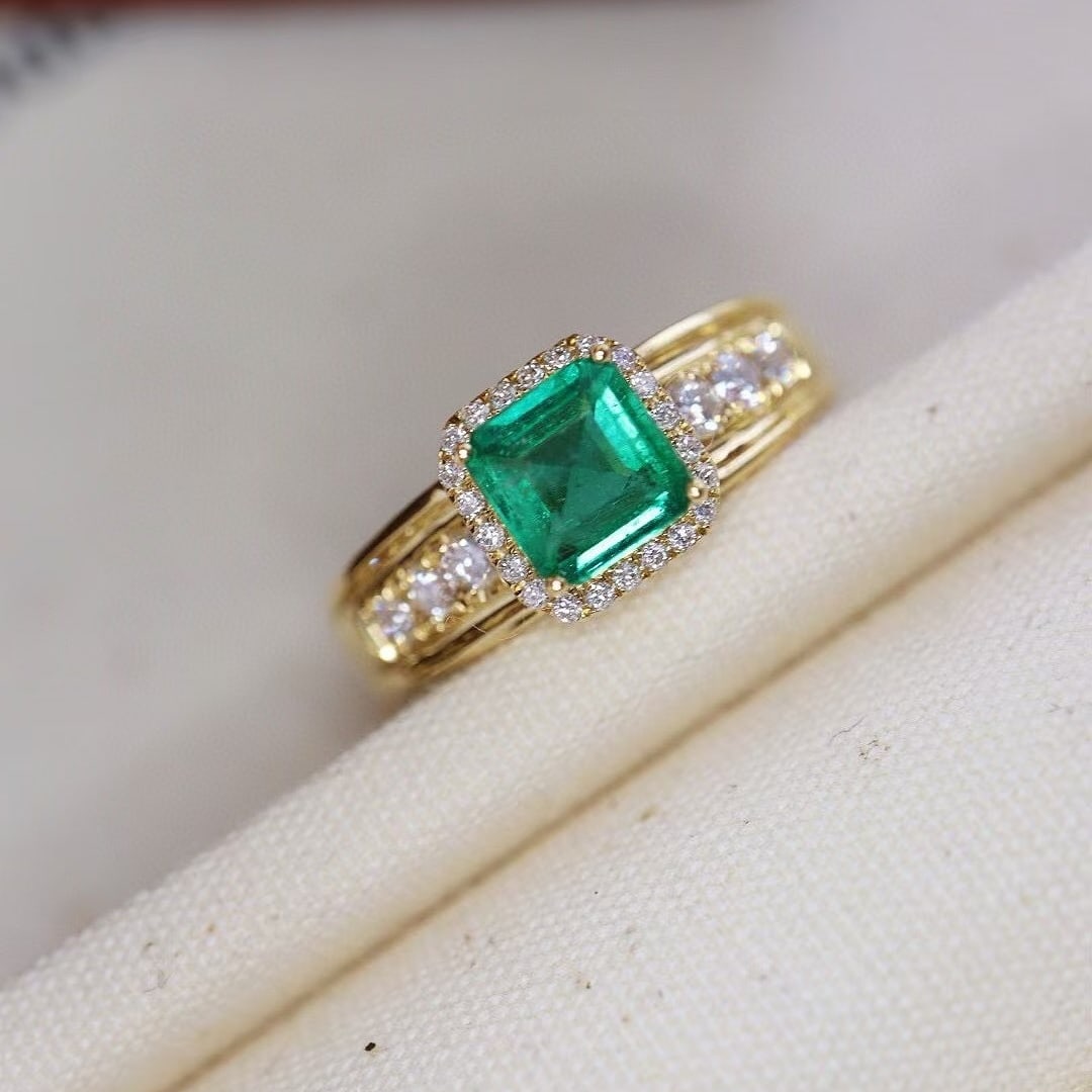 14k Gold 1.06 Ctw Natural Emerald & Diamond Ring: Ref:230971230 // gold content:14k gold // ring size:7. 25us // // main gemstone:emerald // shape:octagonal // carat weight:0. 8ct // color:green // treatment:natural // // adjacent gemstone 2 :
