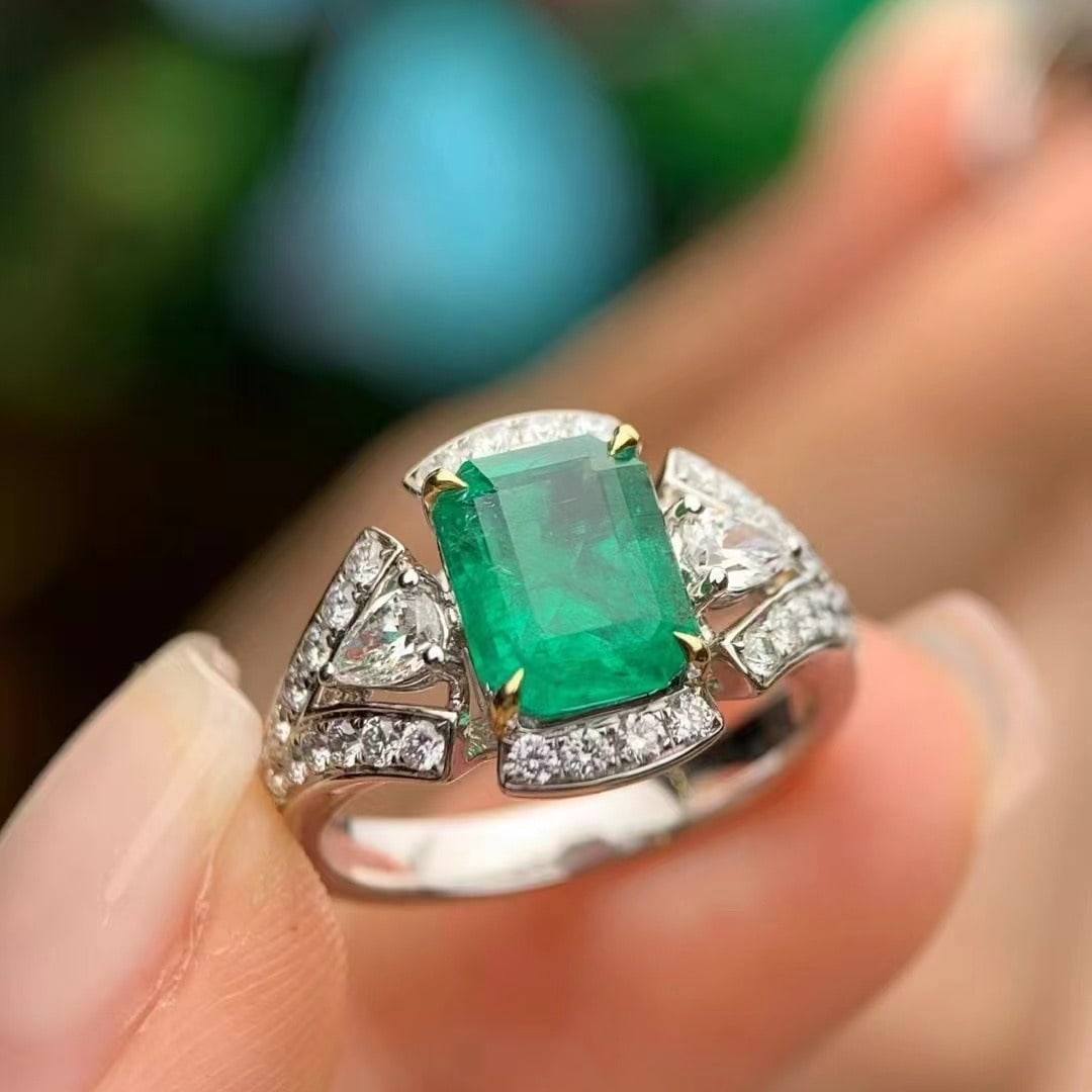 14k Gold 2.34 Ct Natural Emerald & Diamond Ring: Ref:230971242 // gold content:14k gold // ring size:7. 25us // // main gemstone:emerald // shape:octagonal // carat weight:2. 34ct // color:green // treatment:natural // // adjacent gemstone 2 :