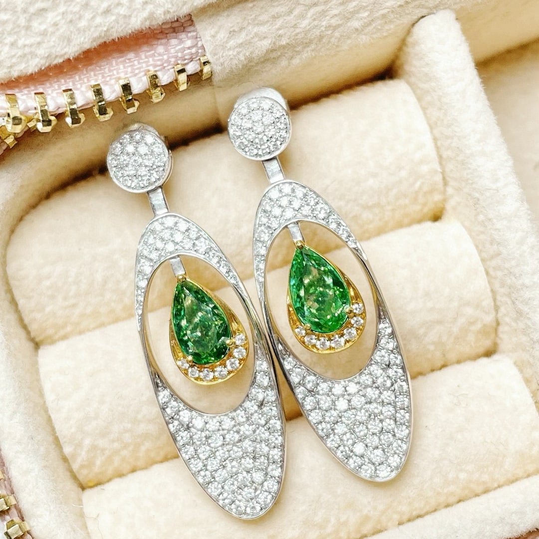 14k Gold 2.01 Ctw Natural Green Diamond & Diamond Earrings: Ref:230972008 // gold content:14k gold // main gemstone:green diamond // shape:pear // carat weight:1. 23ct // color:green // treatment:natural // // adjacent gemstone 2 : diamond // shape:round //