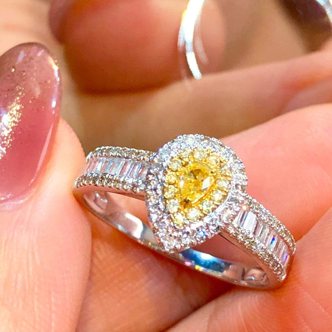 14k Gold 0.8 Ct Natural Color Diamond Ring: Ref:230972009 // gold content:14k gold // ring size:7. 25us // // main gemstone:diamond // shape:multiply // carat weight:0. 8ct // clarity grade:vs-si // color:color // treatment:natural //