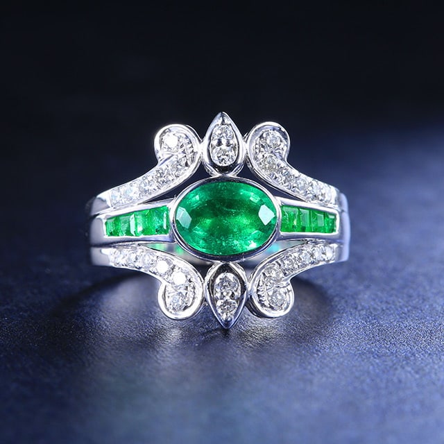 14k Gold 1.34 Ctw Vivid Green Natural Emerald & Diamond Ring: Ref:230972032 // gold content:14k gold // ring size:7. 25us // // main gemstone:emerald // shape:multiply // carat weight:1. 02ct // color:vivid green // treatment:natural // // adjacent gemstone