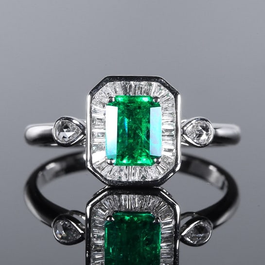 14k Gold 1.08 Ctw Vivid Green Natural Emerald & Diamond Ring: Ref:230972055 // gold content:14k gold // ring size:7. 25us // // main gemstone:emerald // shape:octagonal // carat weight:0. 85ct // color:vivid green // treatment:natural // // adjacent gemstone