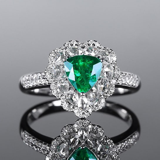 14k Gold 1.51 Ctw Vivid Green Natural Emerald & Diamond Ring: Ref:230972076 // gold content:14k gold // ring size:7. 25us // // main gemstone:emerald // shape:triangle // carat weight:1. 03ct // color:vivid green // treatment:natural // // adjacent gemstone