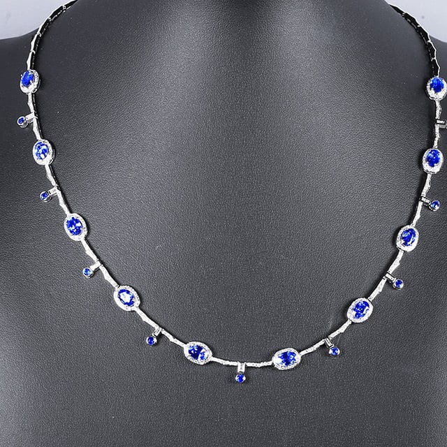 14k Gold 7.09 Ctw Natural Sapphire & Diamond Necklace: Ref:230972092 // gold content:14k gold // main gemstone:sapphire // shape:oval // carat weight:5. 92ct // color:cornflower blue // treatment:natural // // adjacent gemstone 2 : diamond // number of