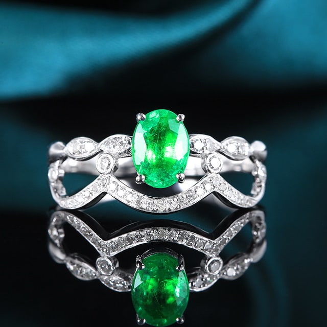 14k Gold 0.70 Ctw Vivid Green Natural Emerald & Diamond Ring: Ref:230972111 // gold content:14k gold // ring size:7. 25us // // main gemstone:emerald // shape:oval // carat weight:0. 55ct // color:vivid green // treatment:natural // // adjacent gemstone 2 :