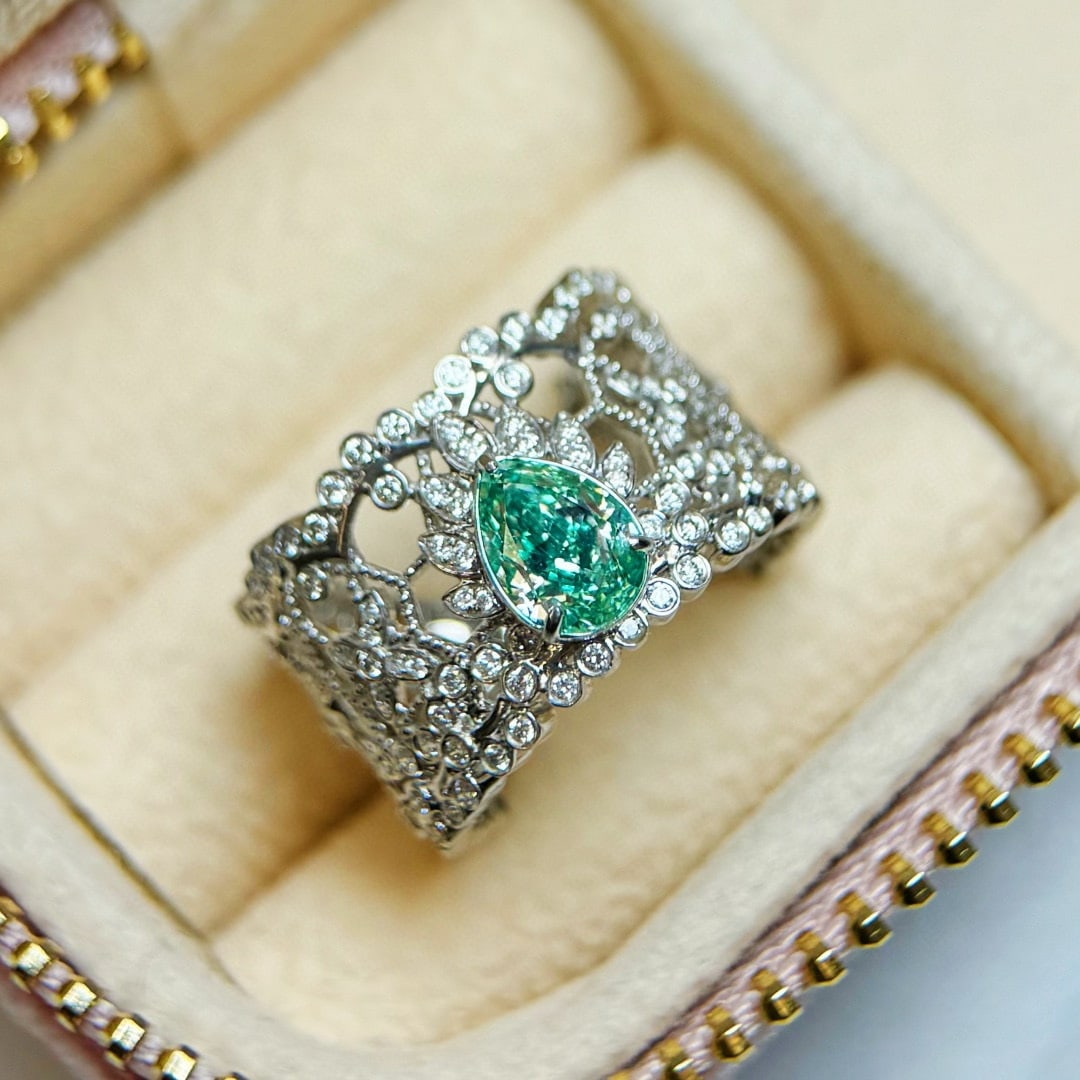 14k Gold 1.57 Ctw Natural Green Diamond & Diamond Ring: Ref:230972200 // gold content:14k gold // ring size:7. 25us // // main gemstone:green diamond // shape:pear // carat weight:1. 00ct // color:green // treatment:natural // // adjacent gemstone 2 :