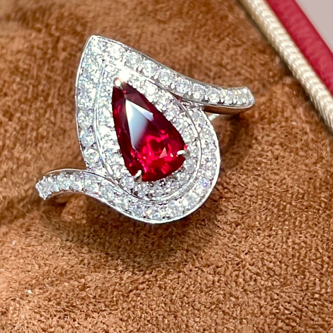 14k Gold 1.46 Ctw Natural Ruby & Diamond Ring: Ref:230972206 // gold content:14k gold // ring size:7. 25us // // main gemstone:ruby // shape:pear // carat weight:1ct // color:pigeonblood red // treatment:natural // // adjacent gemstone 2 :