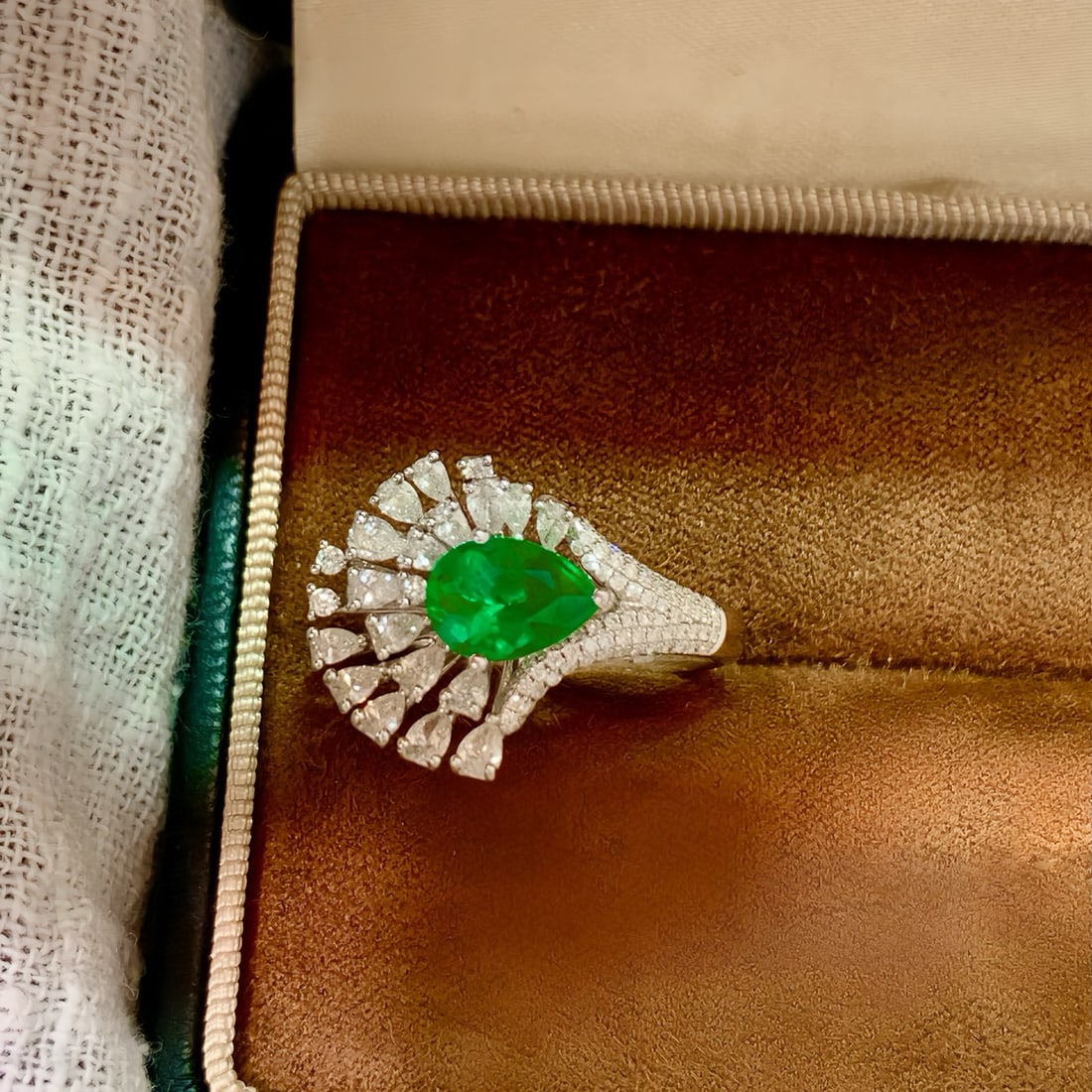 14k Gold 1.94 Ctw Vivid Green Natural Emerald & Diamond Ring: Ref:230972211 // gold content:14k gold // ring size:7. 25us // // main gemstone:emerald // shape:pear // carat weight:1. 12ct // color:vivid green // treatment:natural // // adjacent gemstone 2 :