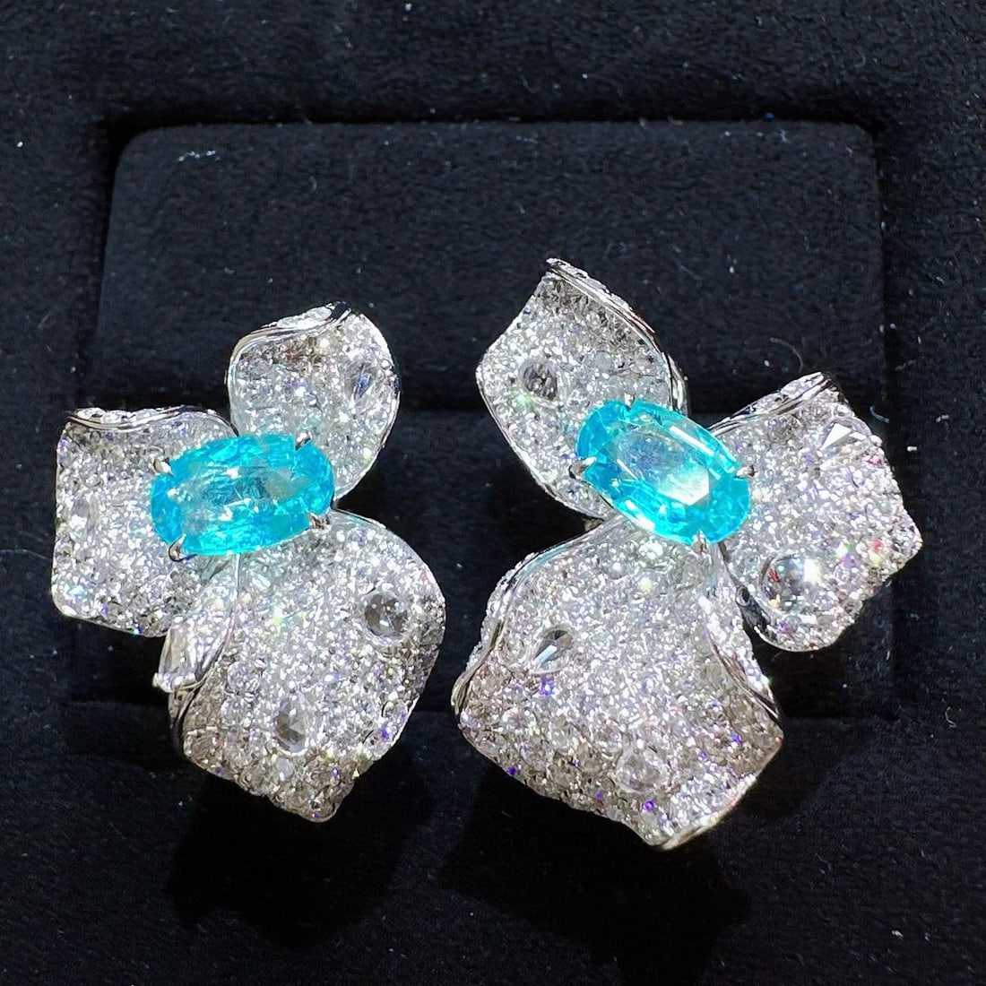 14k Gold 3.40 Ctw Natural Paraiba Tourmaline & Diamond Earrings: Ref:230972219 // gold content:14k gold // main gemstone:paraiba tourmaline // shape:oval // carat weight:1. 25ct // color:blue // treatment:natural // // adjacent gemstone 2 : diamond //