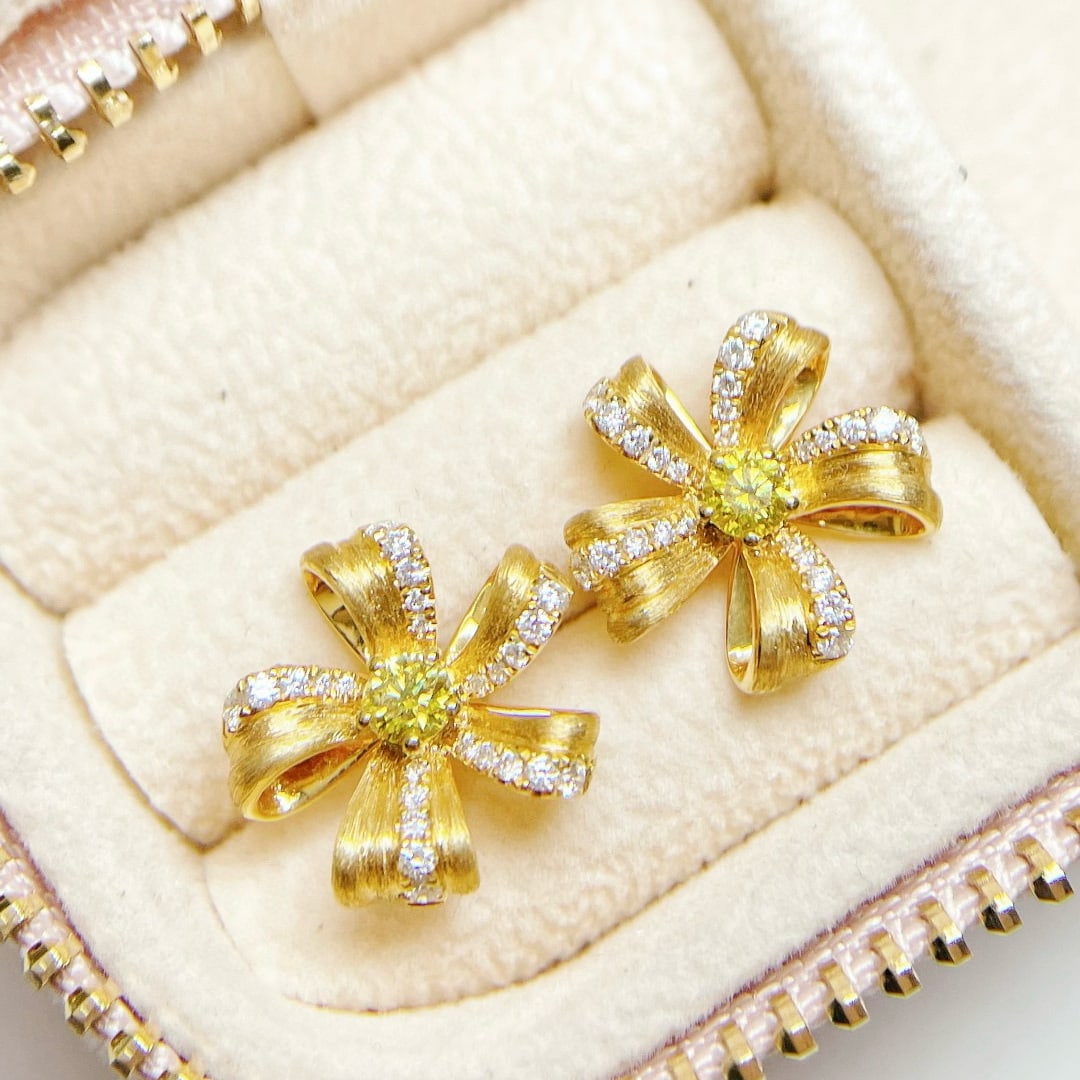 14k Gold 0.76 Ctw Natural Yellow Diamond & Diamond Earrings: Ref:230972228 // gold content:14k gold // main gemstone:yellow diamond // shape:round // carat weight:0. 39ct // color:yellow // treatment:natural // cut grade:g // // adjacent gemstone 2 : diamond