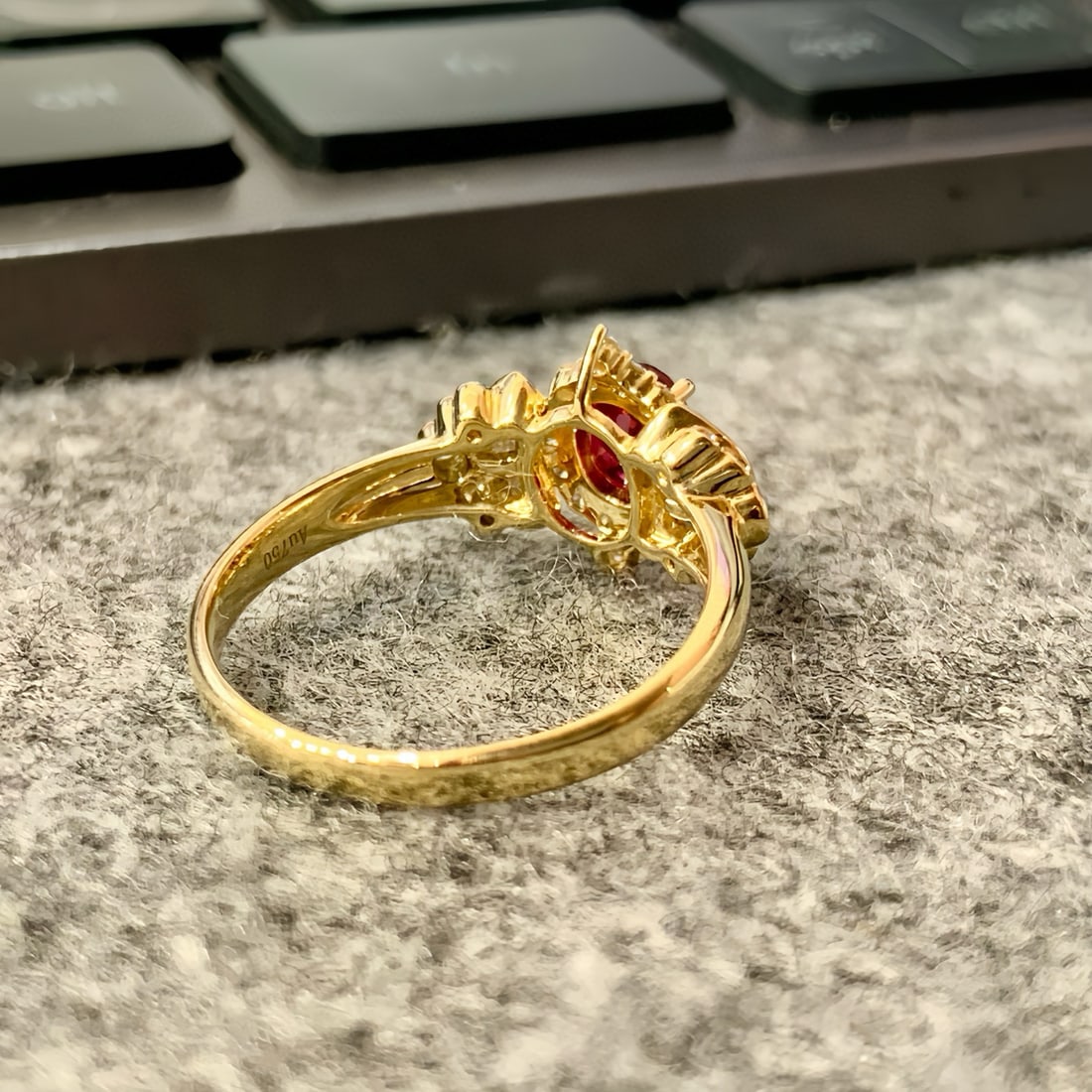 14k Gold 1.08 Ctw Natural Ruby & Diamond Ring - 4