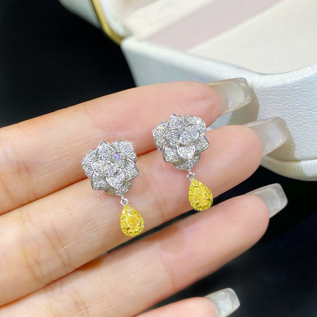 14k Gold 0.59 Ctw Natural Yellow Diamond & Diamond Earrings: Ref:230972276 // gold content:14k gold // main gemstone:yellow diamond // shape:pear // carat weight:0. 20ct // color:yellow // treatment:natural // // adjacent gemstone 2 : diamond // shape:round //