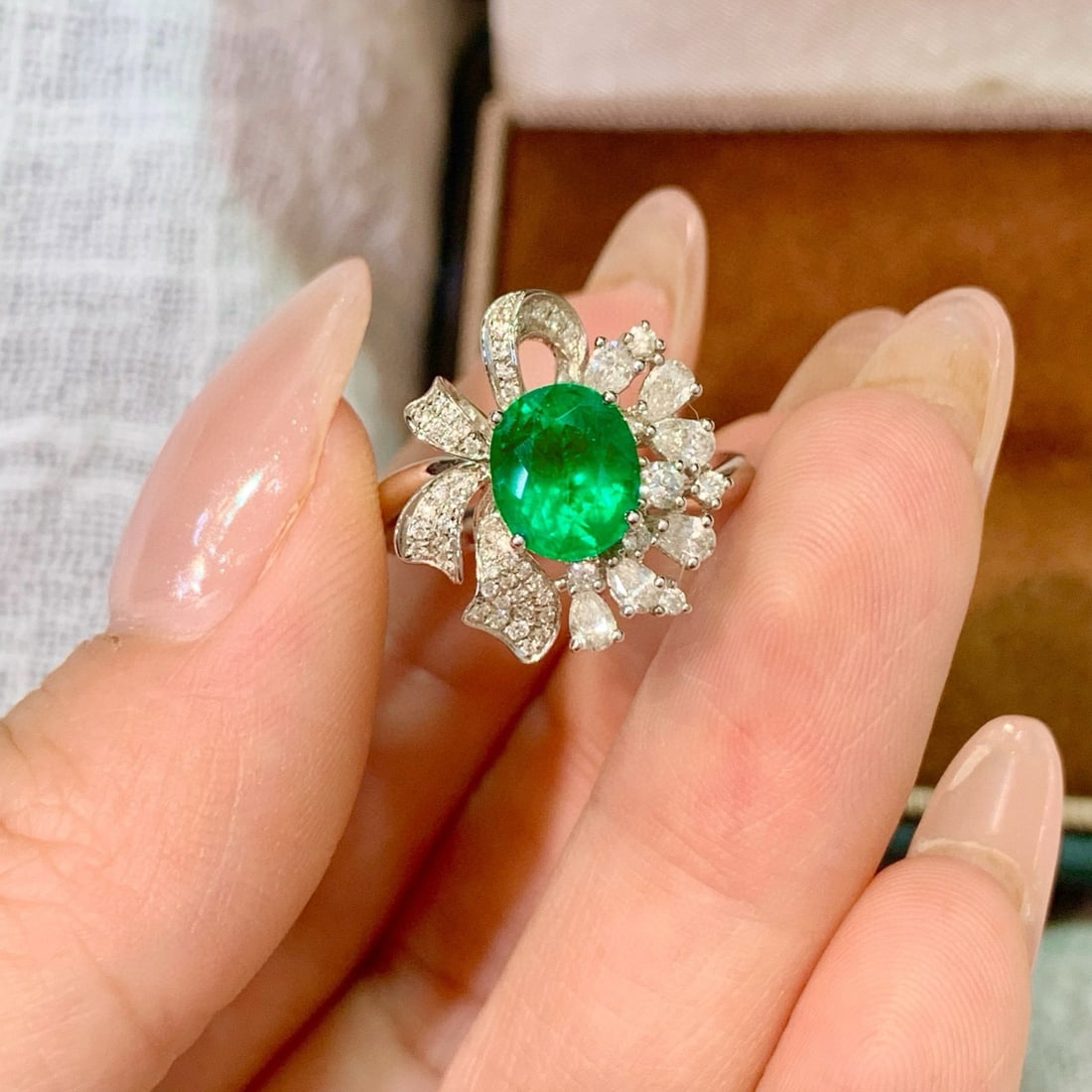 14k Gold 2.07 Ctw Vivid Green Natural Emerald & Diamond Ring: Ref:230972280 // gold content:14k gold // ring size:7. 25us // // main gemstone:emerald // shape:oval // carat weight:1. 54ct // color:vivid green // treatment:natural // // adjacent gemstone 2 :