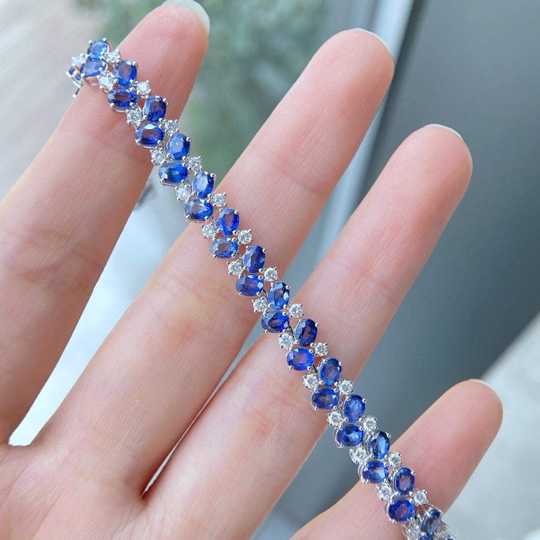 14k Gold 14.61 Ctw Natural Sapphire & Diamond Bracelet: Ref:230972286 // gold content:14k gold // main gemstone:sapphire // shape:oval // carat weight:13. 16ct // color:blue // treatment:natural // // adjacent gemstone 2 : diamond // shape:round //
