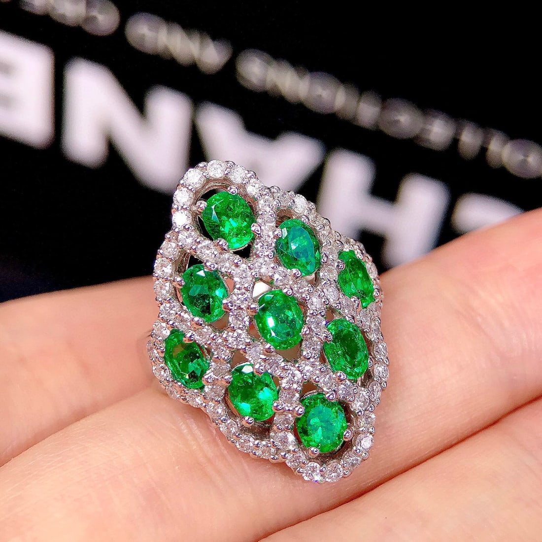 14k Gold 3.18 Ctw Vivid Green Natural Emerald & Diamond Ring: Ref:230972291 // gold content:14k gold // ring size:7. 25us // // main gemstone:emerald // shape:oval // carat weight:2. 18ct // color:vivid green // treatment:natural // // adjacent gemstone 2 :