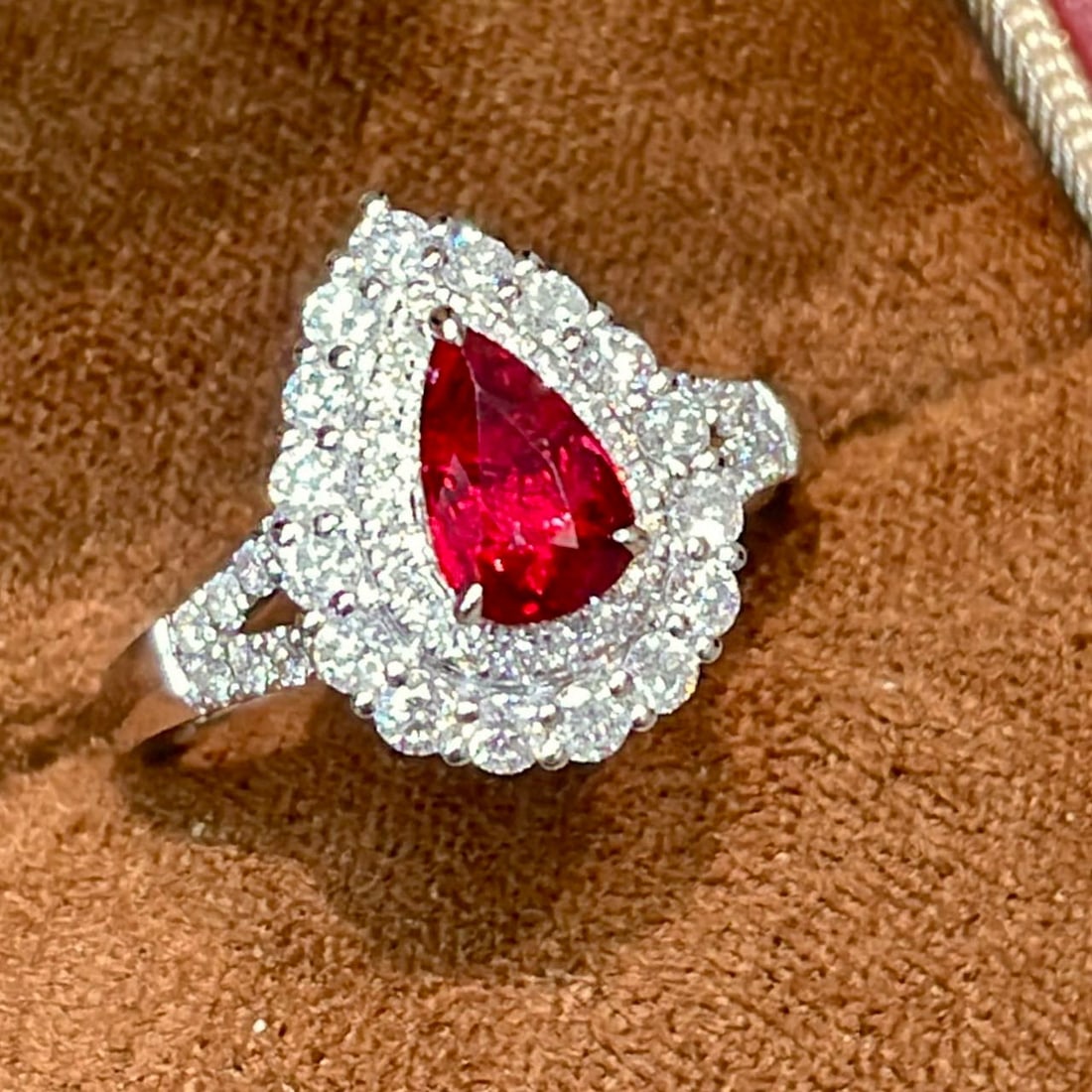 14k Gold 1.58 Ctw Natural Ruby & Diamond Ring: Ref:230972296 // gold content:14k gold // ring size:7. 25us // // main gemstone:ruby // shape:pear // carat weight:1ct // color:pigeonblood red // treatment:natural // // adjacent gemstone 2 :