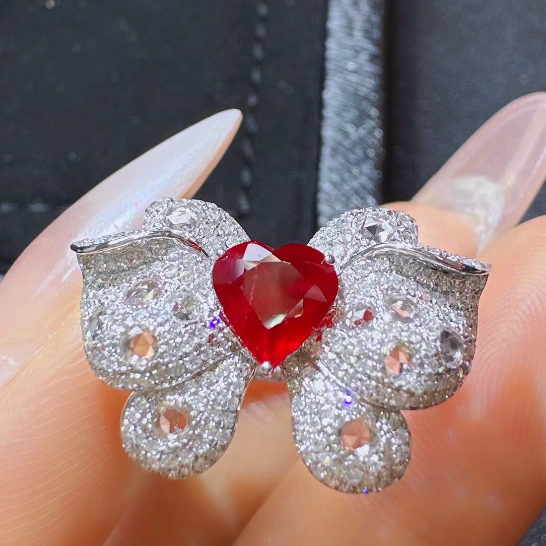 14k Gold 2.06 Ctw Natural Ruby & Diamond Ring: Ref:230972300 // gold content:14k gold // ring size:7. 25us // // main gemstone:ruby // shape:heart // carat weight:1. 32ct // color:pigeonblood red // treatment:natural // // adjacent gemstone 2