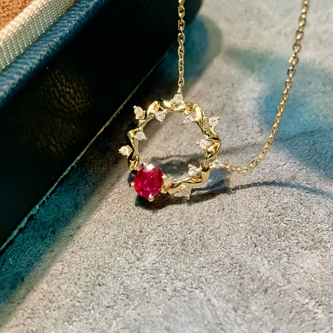 14k Gold 0.93 Ctw Natural Ruby & Diamond Necklace: Ref:230972306 // gold content:14k gold // main gemstone:ruby // shape:oval // carat weight:0. 28ct // color:red // treatment:natural // // adjacent gemstone 2 : diamond // shape:round // carat