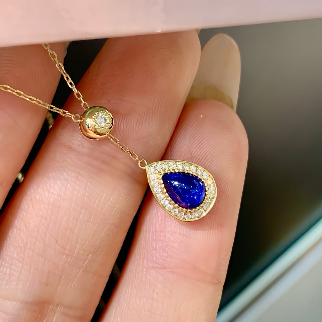 14k Gold 0.73 Ctw Natural Sapphire & Diamond Necklace: Ref:230972314 // gold content:14k gold // main gemstone:sapphire // shape:pear // carat weight:0. 64ct // color:blue // treatment:natural // // adjacent gemstone 2 : diamond // shape:round // carat