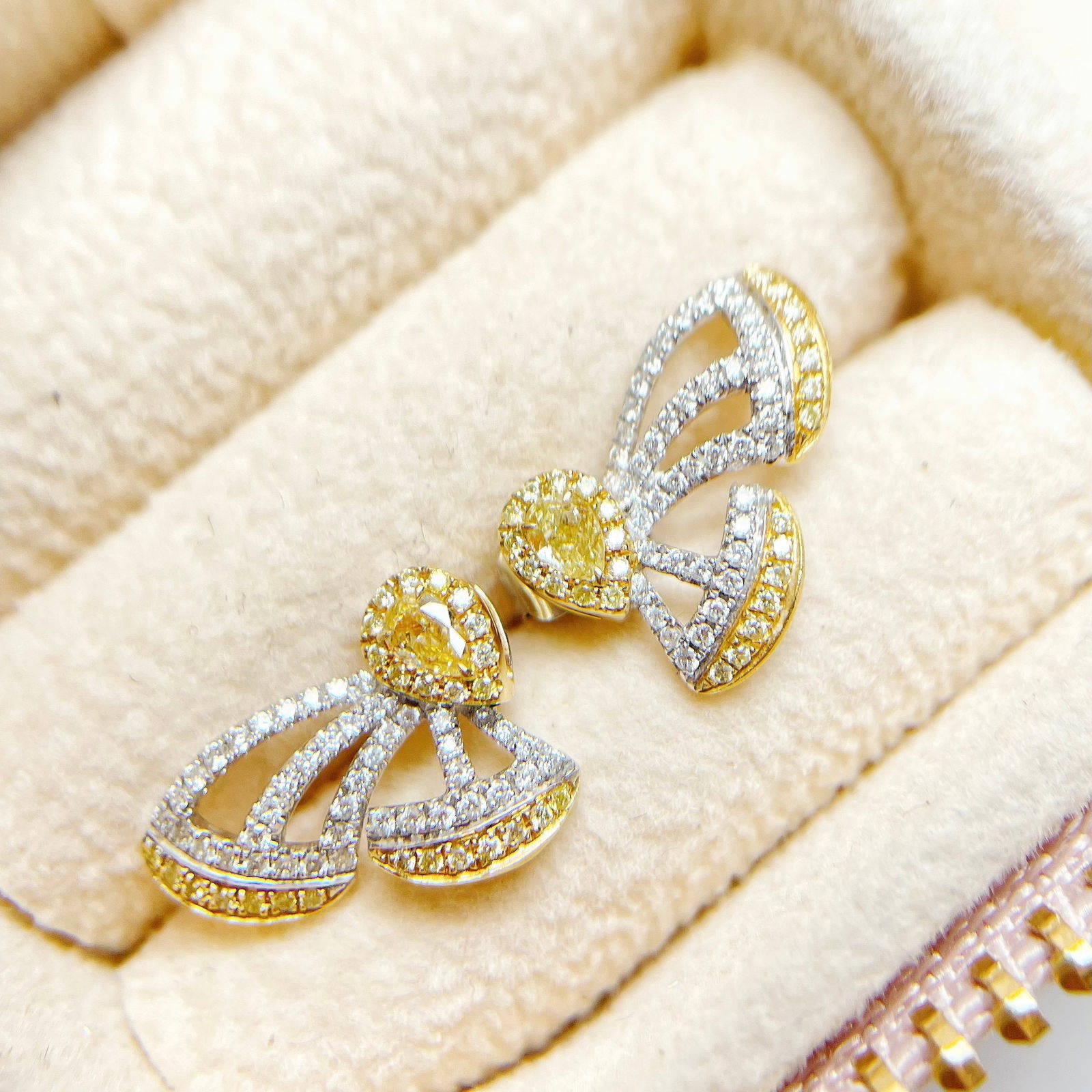 14k Gold 0.61 Ctw Natural Yellow Diamond & Diamond Earrings: Ref:230972320 // gold content:14k gold // main gemstone:yellow diamond // shape:pear // carat weight:0. 21ct // color:yellow // treatment:natural // // adjacent gemstone 2 : diamond // shape:round