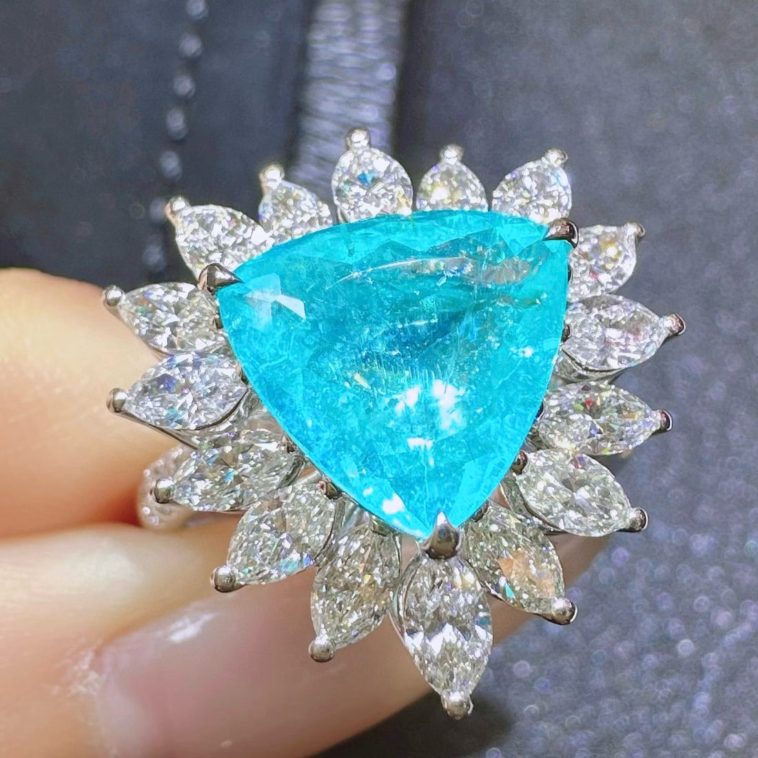14k Gold 4.34 Ctw Natural Paraiba Tourmaline & Diamond Ring: Ref:230972324 // gold content:14k gold // ring size:7. 25us // // main gemstone:paraiba tourmaline // shape:triangle // carat weight:2. 6ct // color:blue // treatment:natural // // adjacent