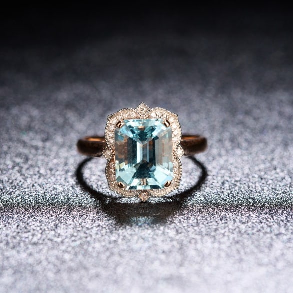 14k Gold 3.52 Ct Natural Aquamarine & Diamond Ring: Ref:230972345 // gold content:14k gold // ring size:7. 25us // // main gemstone:aquamarine // shape:octagonal // carat weight:3. 52ct // color:santa maria color // treatment:natural // // adjacent
