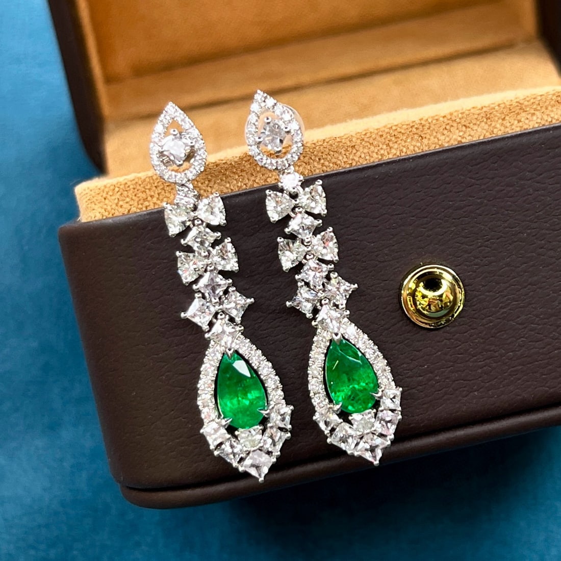 14k Gold 2.98 Ctw Vivid Green Natural Emerald & Sapphire Earrings: Ref:230972383 // gold content:14k gold // main gemstone:emerald // shape:pear // carat weight:1. 16ct // color:vivid green // treatment:natural // // adjacent gemstone 2 : sapphire // number of