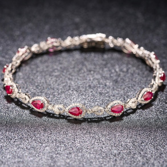 14k Gold 2.95 Ctw Natural Ruby & Diamond Bracelet: Ref:230972391 // gold content:14k gold // main gemstone:ruby // shape:pear // carat weight:2. 09ct // color:red // treatment:natural // // adjacent gemstone 2 : diamond // shape:round // carat