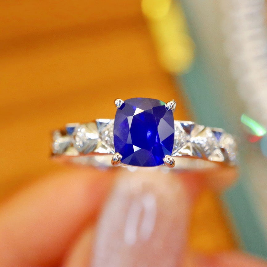 14k Gold 1.11 Ctw Natural Sapphire & Diamond Ring: Ref:230972410 // gold content:14k gold // ring size:7. 25us // // main gemstone:sapphire // shape:cushion // carat weight:1. 05ct // color:royal blue // treatment:natural // // adjacent gemstone 2