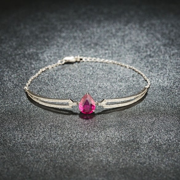 14k Gold 2.14 Ctw Natural Tourmaline & Diamond Bracelet: Ref:230972412 // gold content:14k gold // main gemstone:tourmaline // shape:pear // carat weight:1. 63ct // color:red // treatment:natural // // adjacent gemstone 2 : diamond // shape:round //
