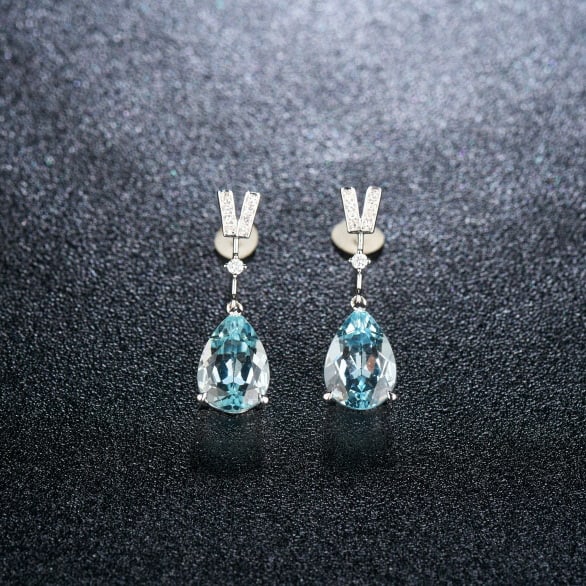 14k Gold 3.58 Ct Natural Aquamarine & Diamond Earrings: Ref:230972419 // gold content:14k gold // main gemstone:aquamarine // shape:pear // carat weight:3. 58ct // color:santa maria color // treatment:natural // // adjacent gemstone 2 : diamond // shape:ro