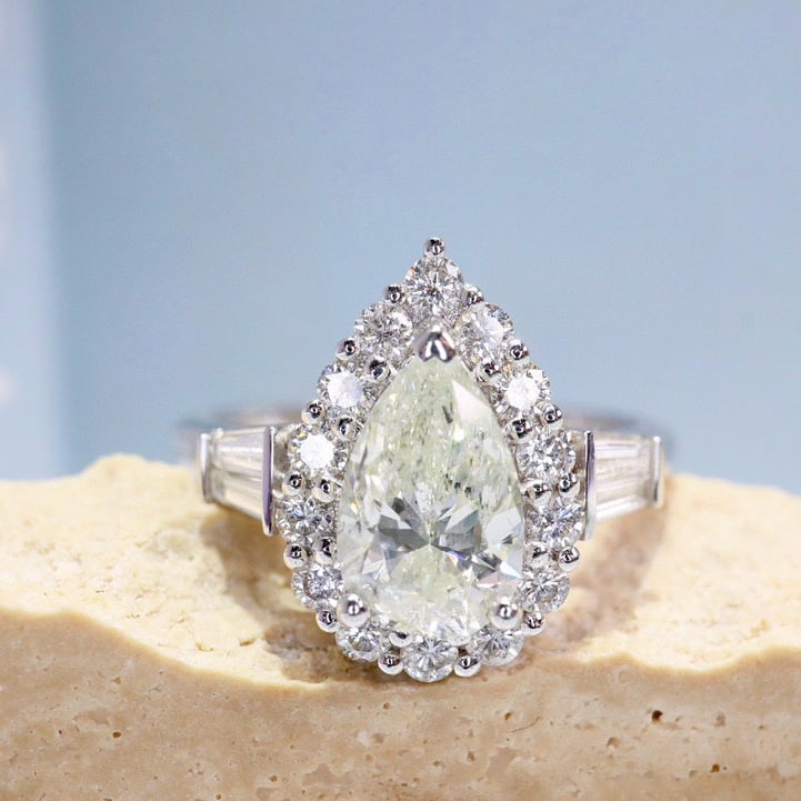 14k Gold 2.16 Ctw Natural H Diamond Ring: Ref:230973004 // gold content:14k gold // ring size:7. 25us // // main gemstone:diamond // shape:pear // carat weight:1. 51ct // clarity grade:vs-si // color:h // treatment:natural // // adjacent