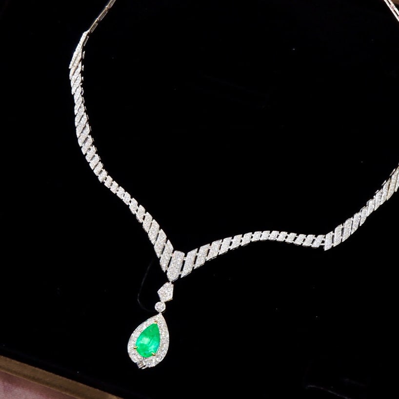 14k Gold 3.36 Ctw Vivid Green Natural Emerald & Diamond Necklace (1 of 7)