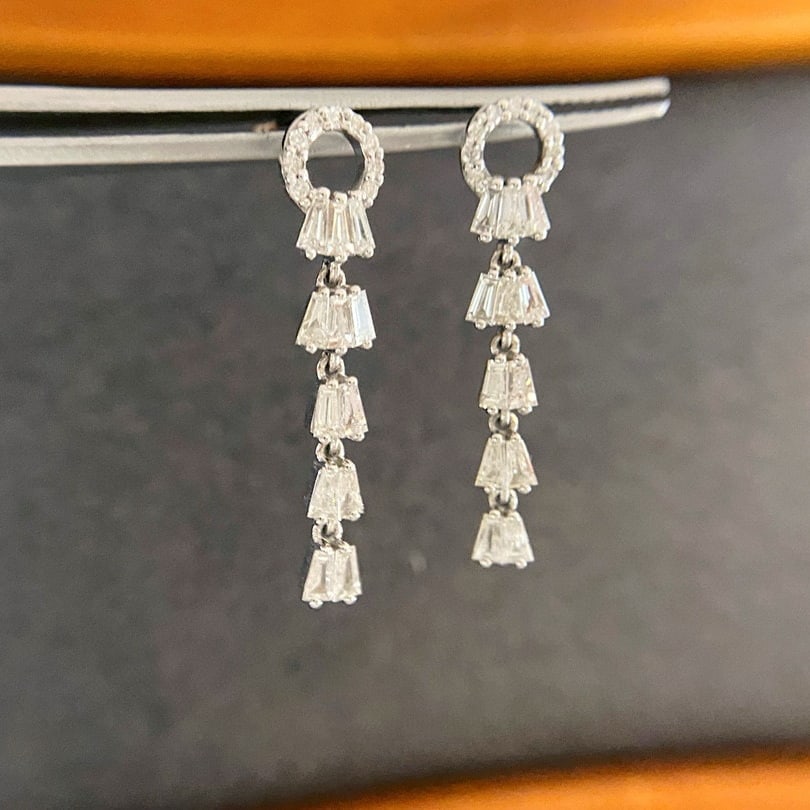 14k Gold 1.2 Ct Natural H Diamond Earrings: Ref:230973057 // gold content:14k gold // main gemstone:diamond // shape:multiply // carat weight:1. 2ct // clarity grade:vs-si // color:h // treatment:natural // Condition: New Low Estimate: 4600.00