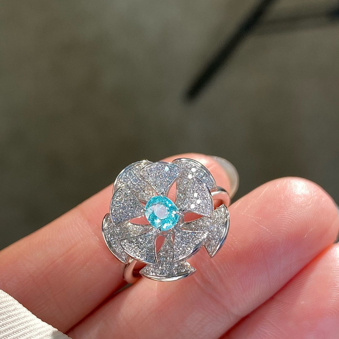 14k Gold 1.02 Ctw Natural Paraiba Tourmaline & Diamond Ring - 4